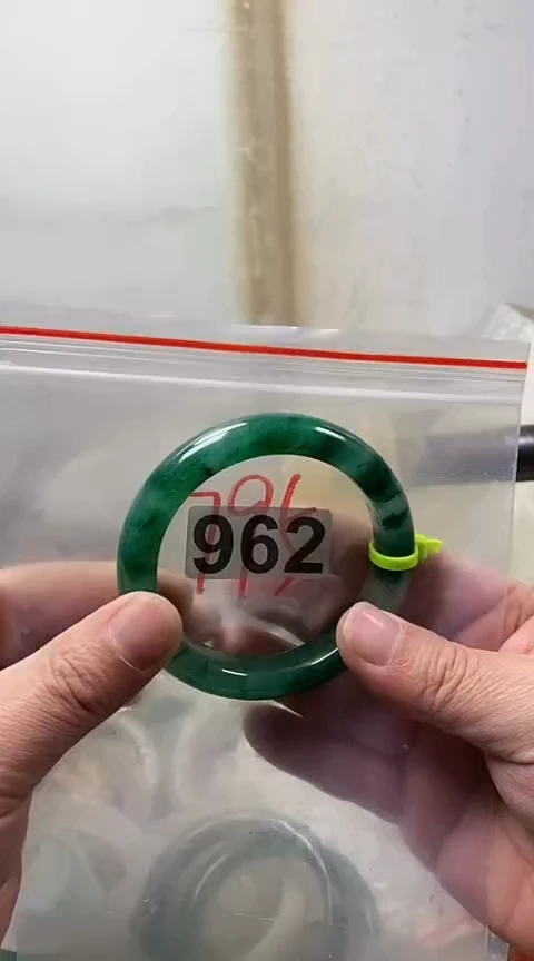 【闪购商品】石英质玉手镯未镶嵌60