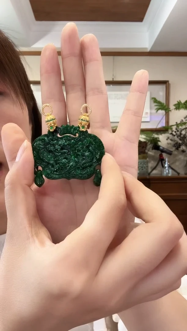 翡翠未镶嵌颈饰国风