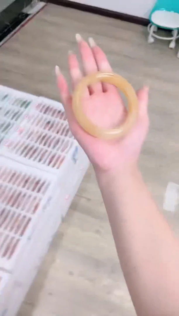 未镶嵌手镯石英质玉50-60黄