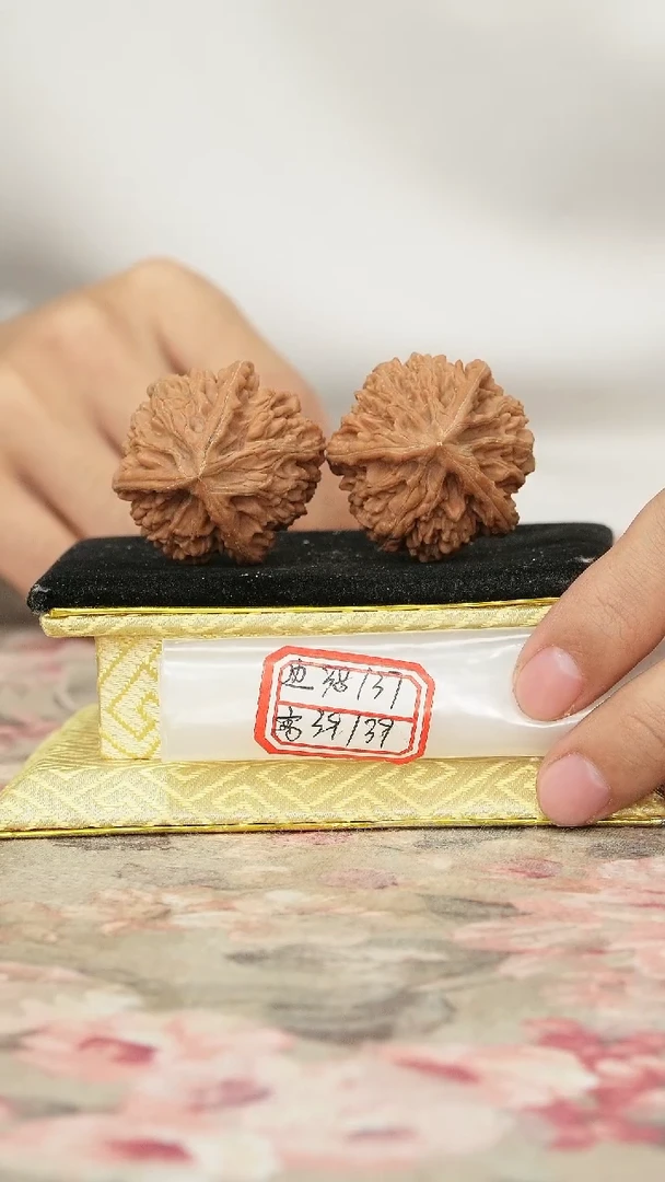 把件文玩核桃盘山三棱