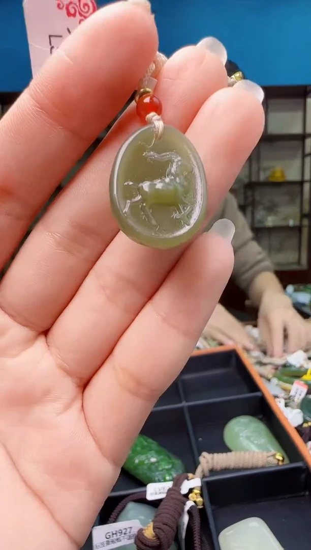 颈饰未镶嵌和田玉1