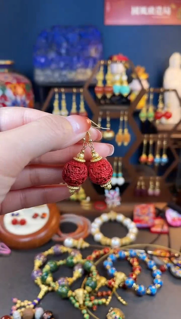 【闪购商品】红红满雕工设计师款耳钩