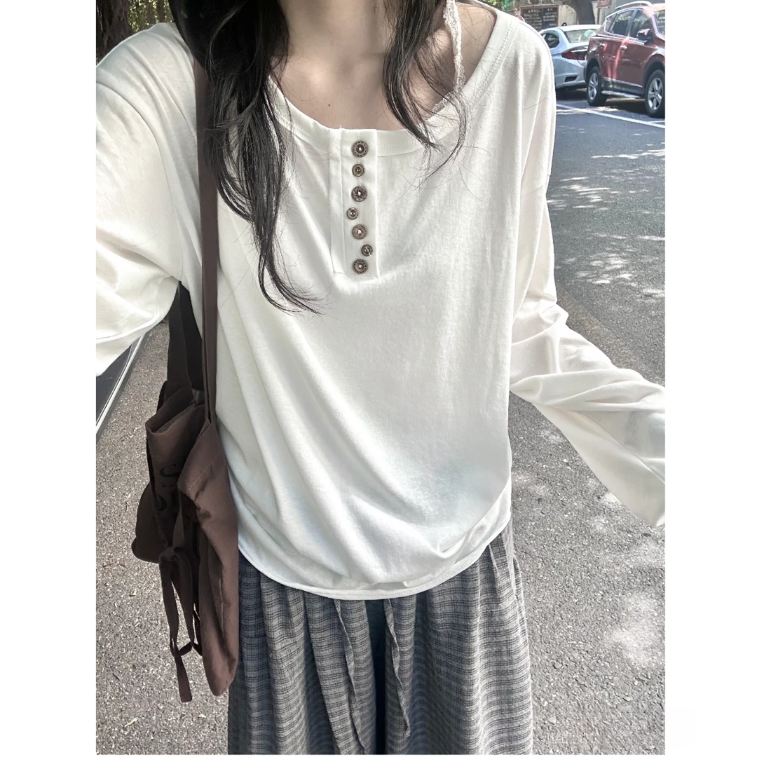 设计感圆领纽扣白色长袖t恤女装2025春秋新款宽松打底衫显瘦上衣
