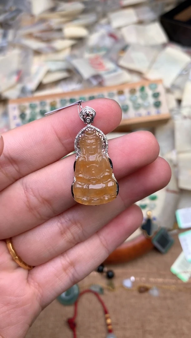 18K金镶嵌挂件翡翠一