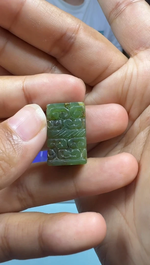 和田玉未镶嵌颈饰1