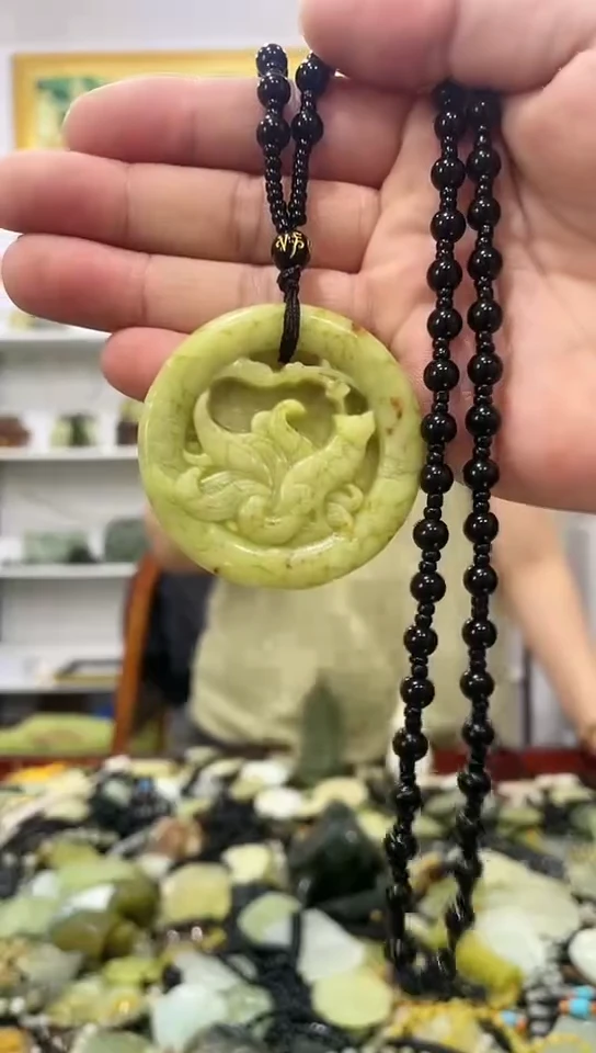 岫玉未镶嵌挂件