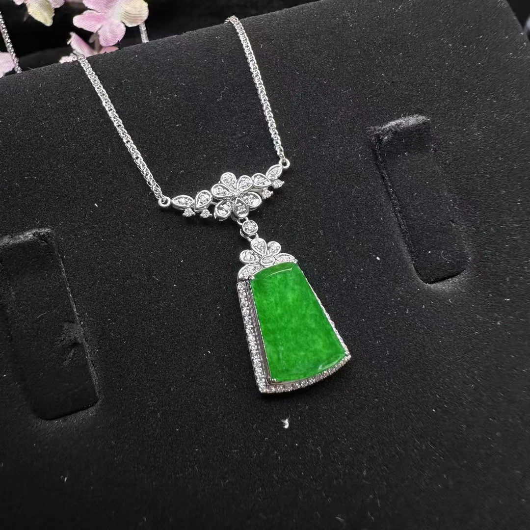 18K金镶嵌缅甸A货翡翠无事牌项链X0392