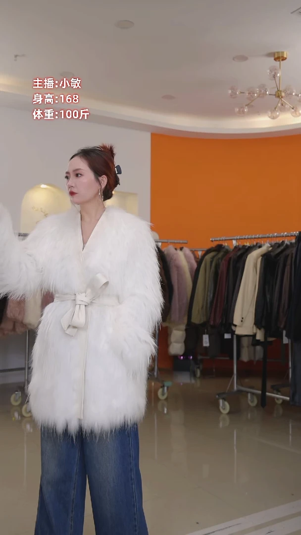 闪购女士貉子毛白色中长款v领外套穿到115斤