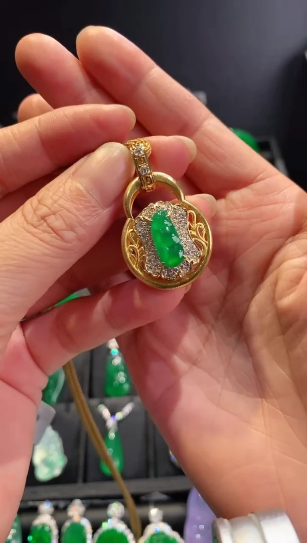 吊坠(不含链)足金镶嵌翡翠福豆吊坠5220209