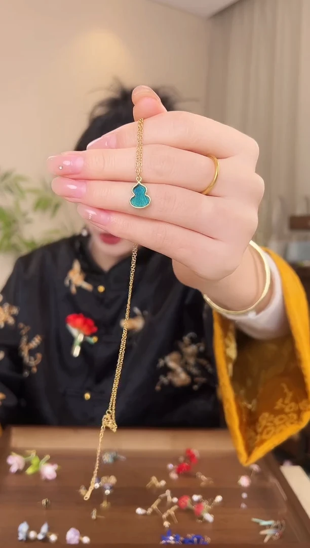 刺绣(****)仿点翠葫芦吊坠