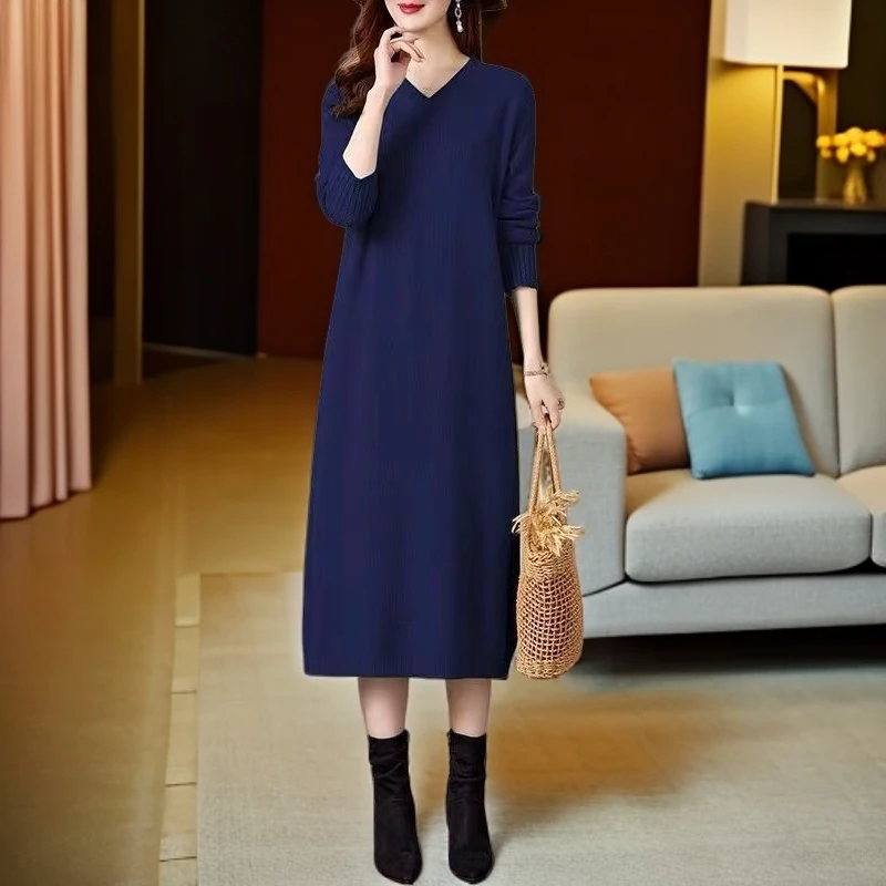 美拉德V领宽松连衣裙纯色显瘦打底裙新款厚毛衣过膝长裙大码A字裙