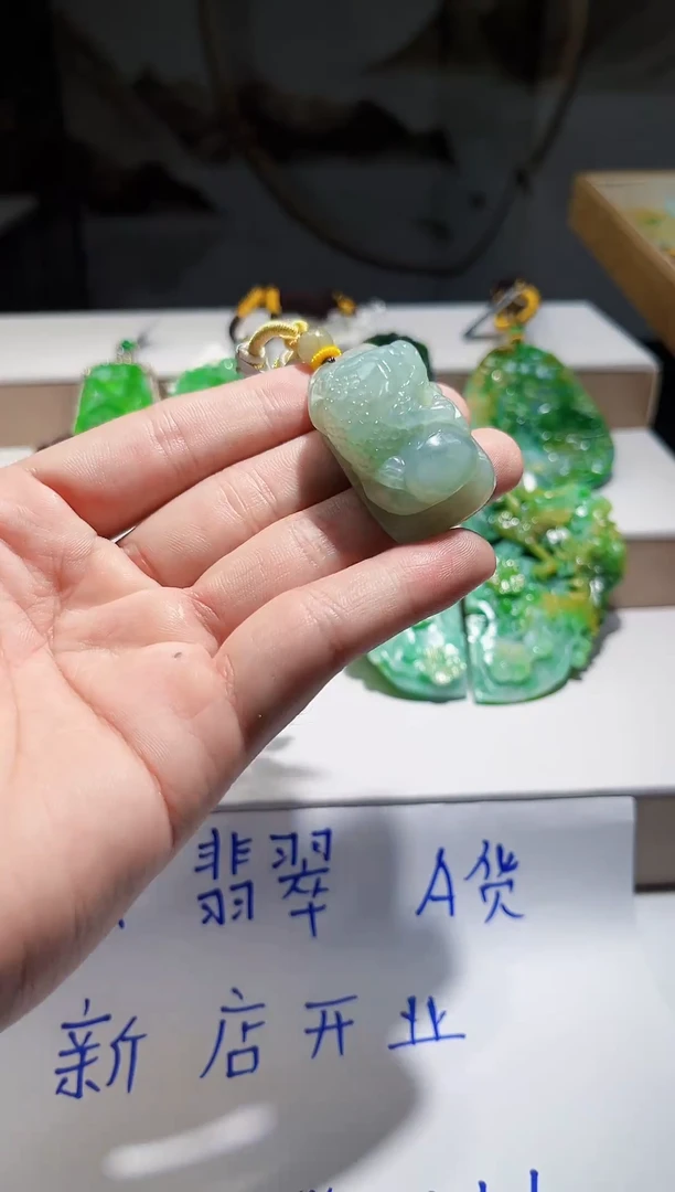 吊坠(不含链)未镶嵌翡翠挂件