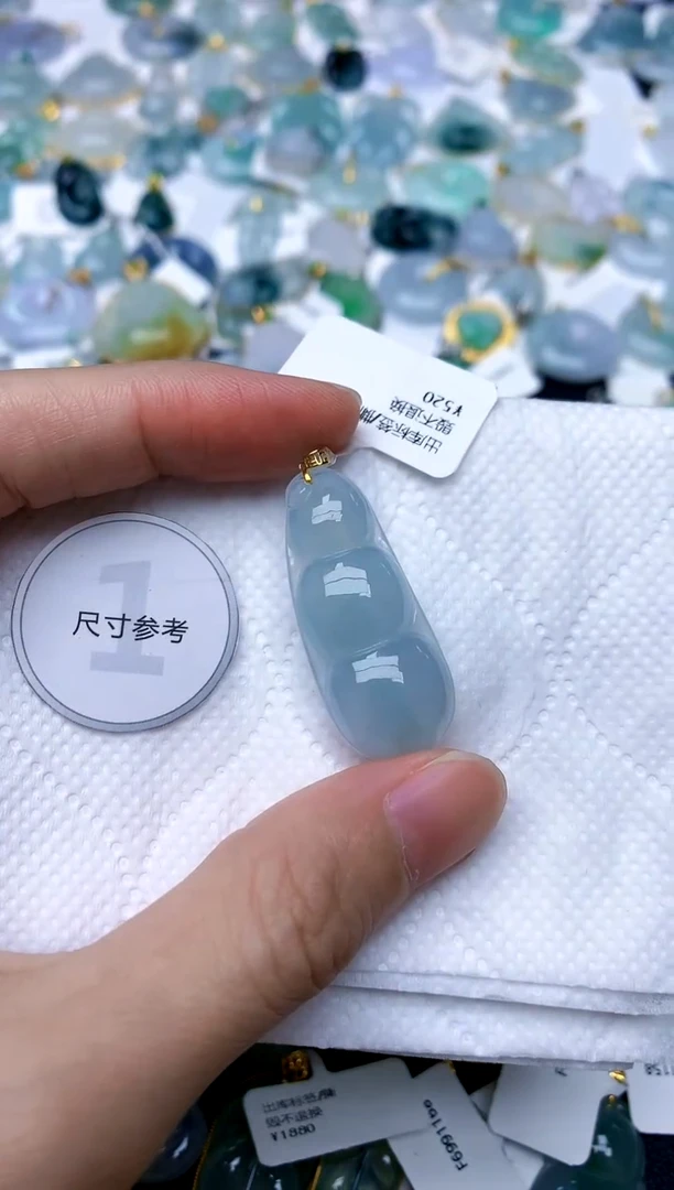 颈饰18K金镶嵌翡翠天然A货翡翠