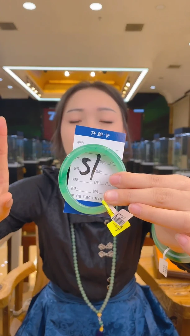 【闪购商品】石英质玉手镯未镶嵌果冻色