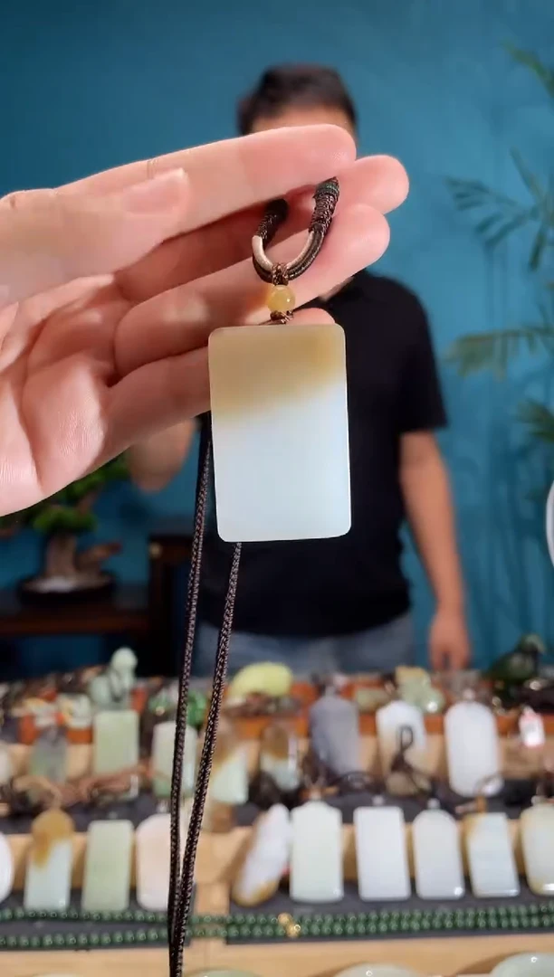 和田玉未镶嵌颈饰1