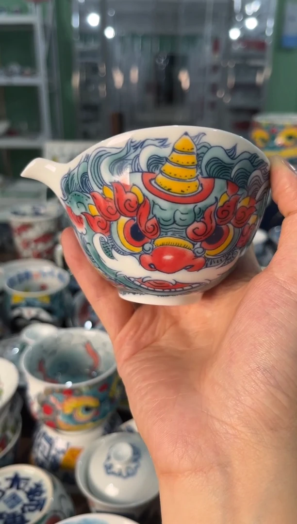 昨明景德镇陶瓷：微瑕 宝瓶