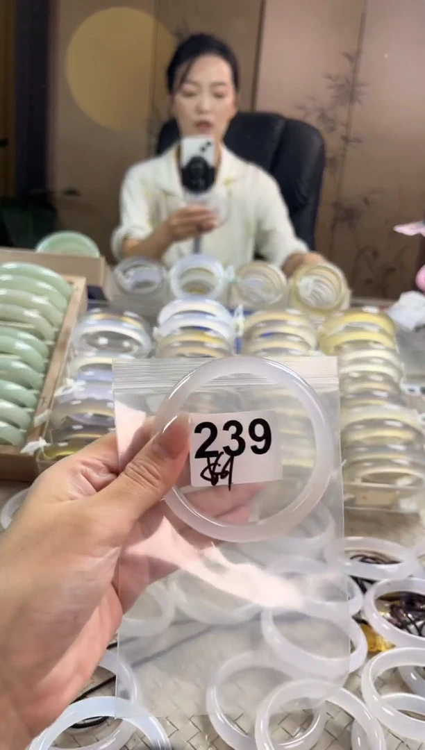 手镯玛瑙/玉髓未镶嵌239