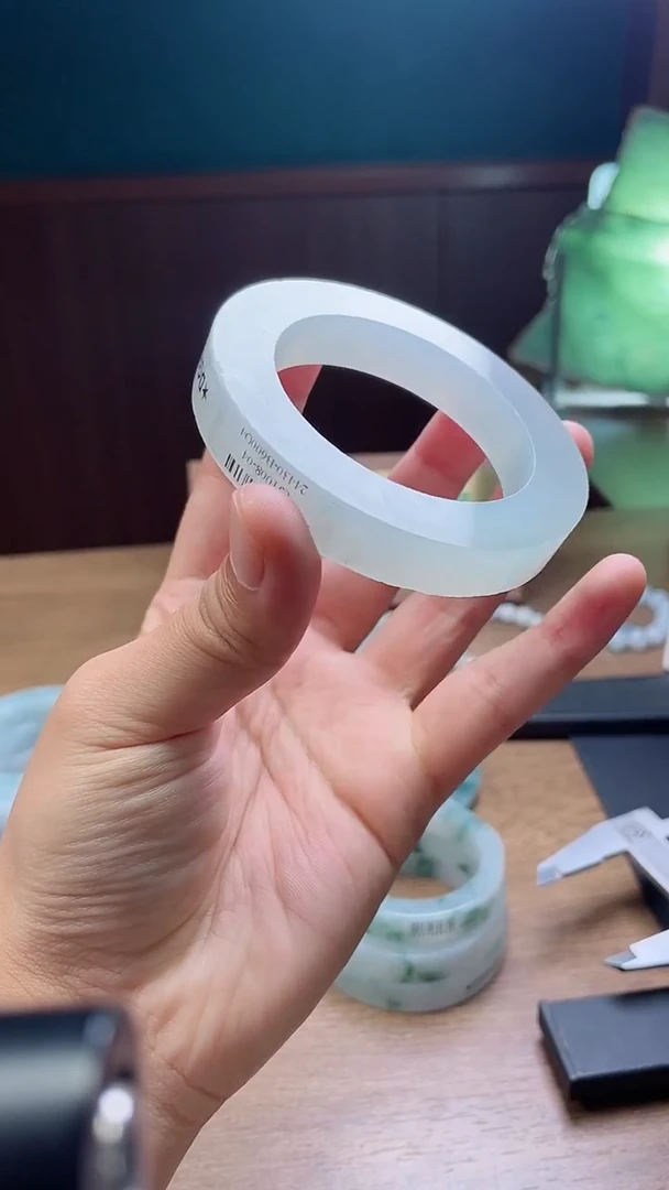 未镶嵌手镯定制翡翠?****?定制