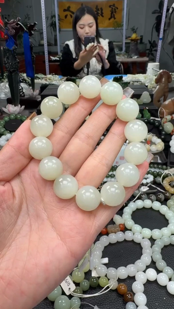 未镶嵌手串和田玉冰白玉卡16