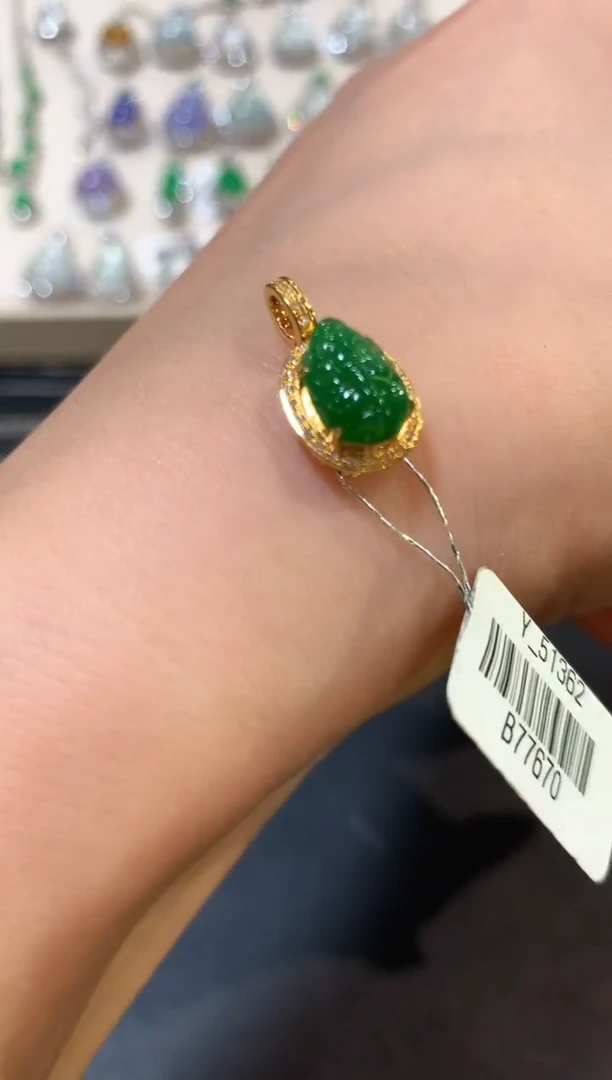 翡翠18K金镶嵌吊坠(不含链)b73