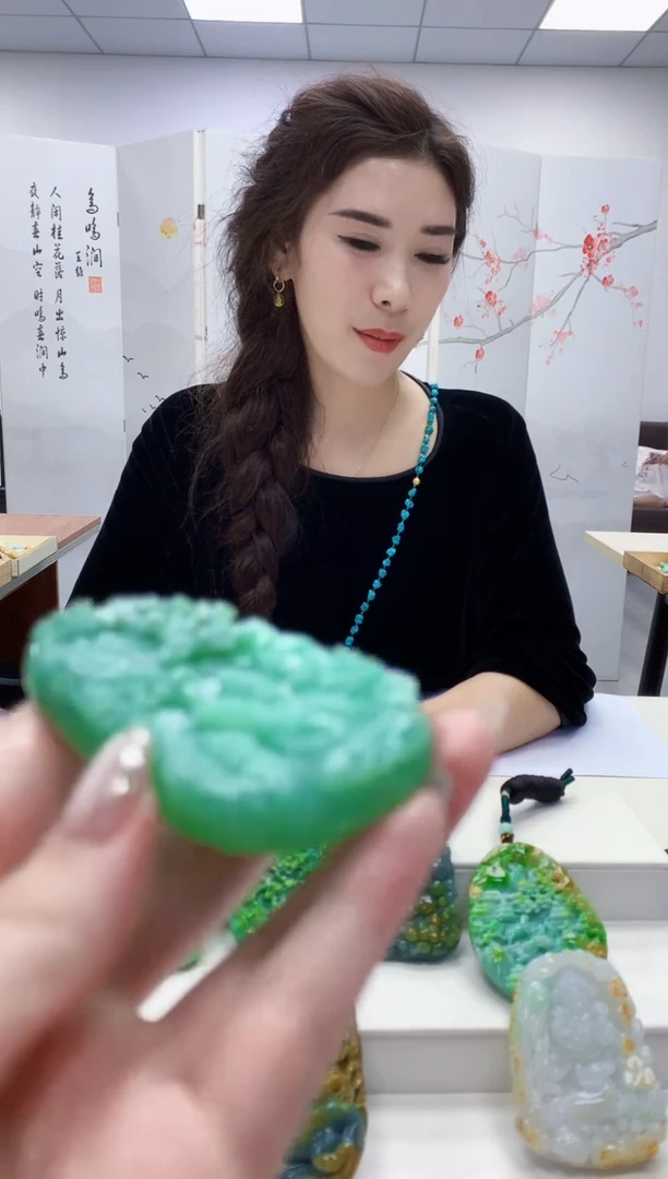 未镶嵌定制翡翠奈****粥4829jw-毛货挂件81