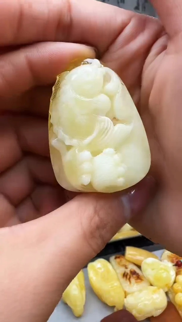 【闪购商品】琥珀裸石未镶嵌挂坠