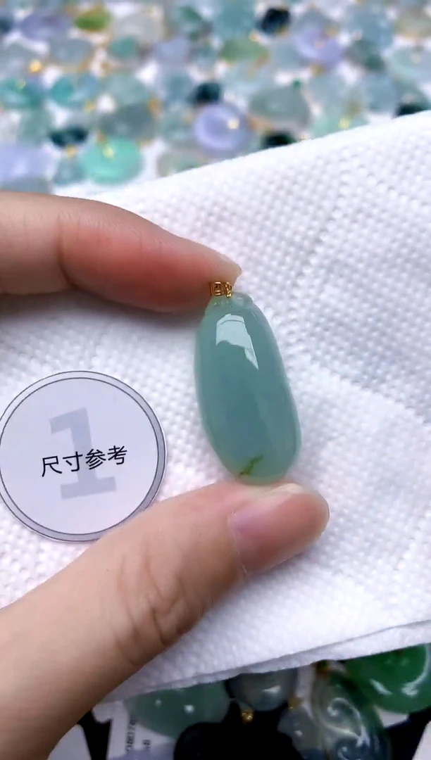 颈饰18K金镶嵌翡翠天然A货翡翠
