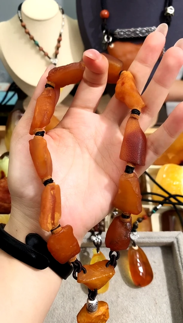 未镶嵌琥珀裸石似玉