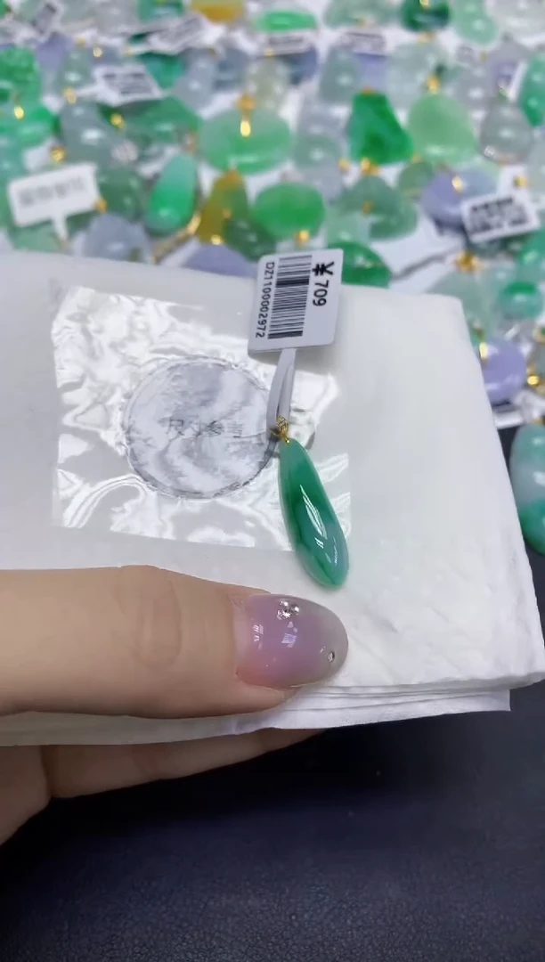 颈饰18K金镶嵌翡翠天然缅甸翡翠A货百元以上9元证书费自理