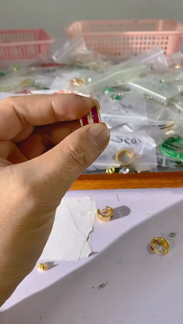 【闪购商品】水晶颈饰银S925镶嵌895红宝，蓝宝，多样性发一件赠链