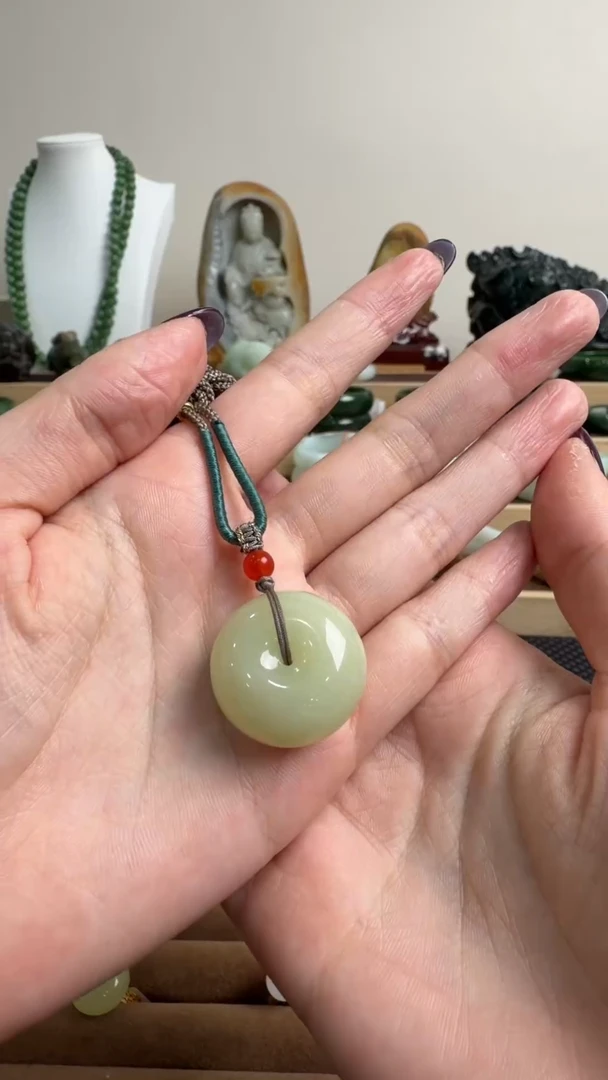 颈饰未镶嵌和田玉挂件