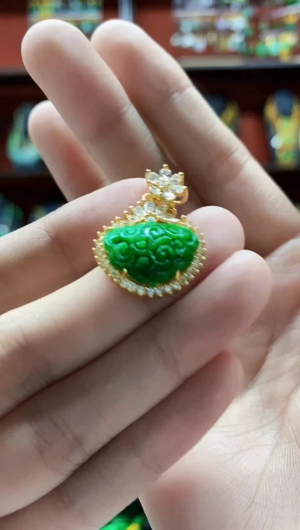 颈饰未镶嵌翡翠吊坠