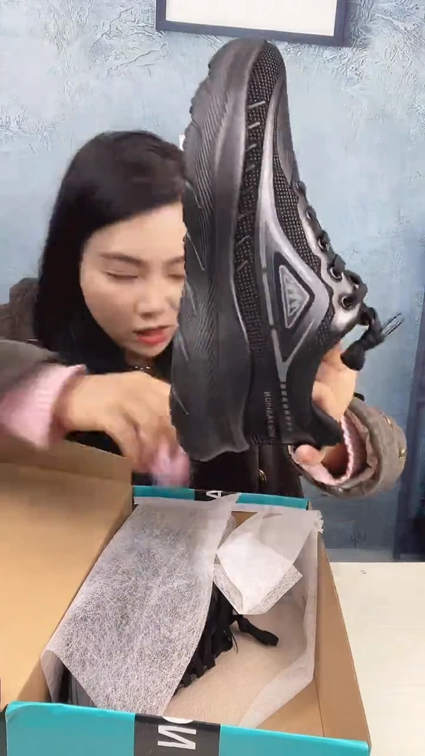 42黑灰皮面运动鞋透气捡漏