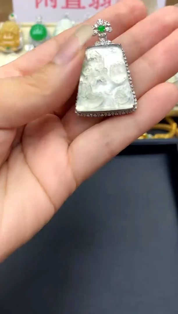 颈饰18K金镶嵌翡翠689 -中国好珍宝