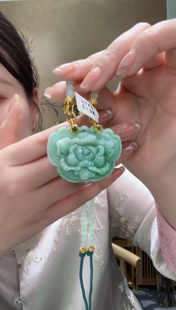 【闪购商品】翡翠未镶嵌颈饰吊坠