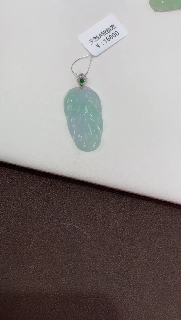 翡翠18K金镶嵌颈饰天然缅甸a货翡翠