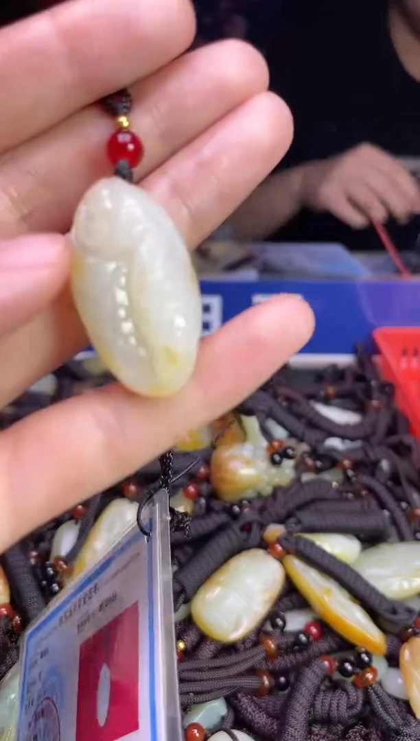 未镶嵌和田玉挂件1