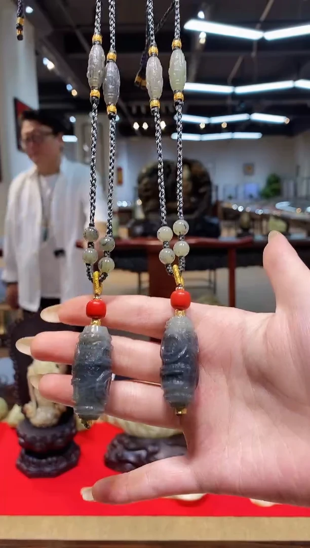 【闪购商品】和田玉挂件未镶嵌墨绿天地眼多样发发一件