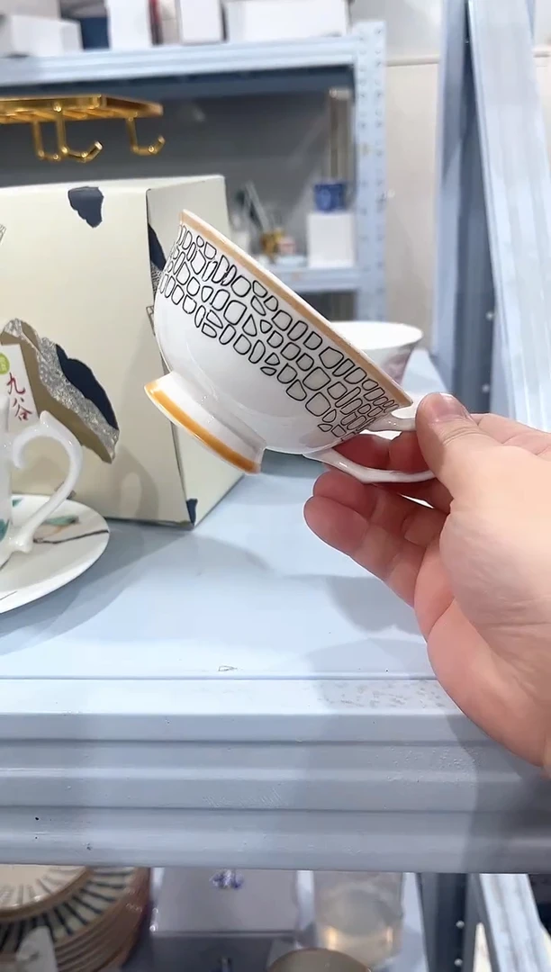 其他陶瓷（简装）杯子一个