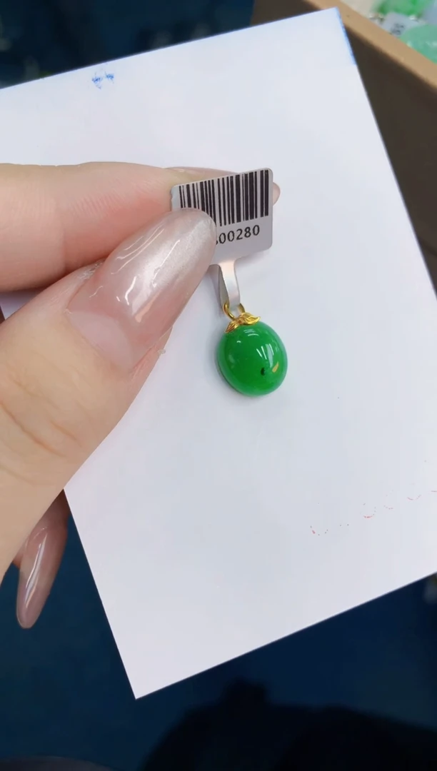 翡翠未镶嵌颈饰1