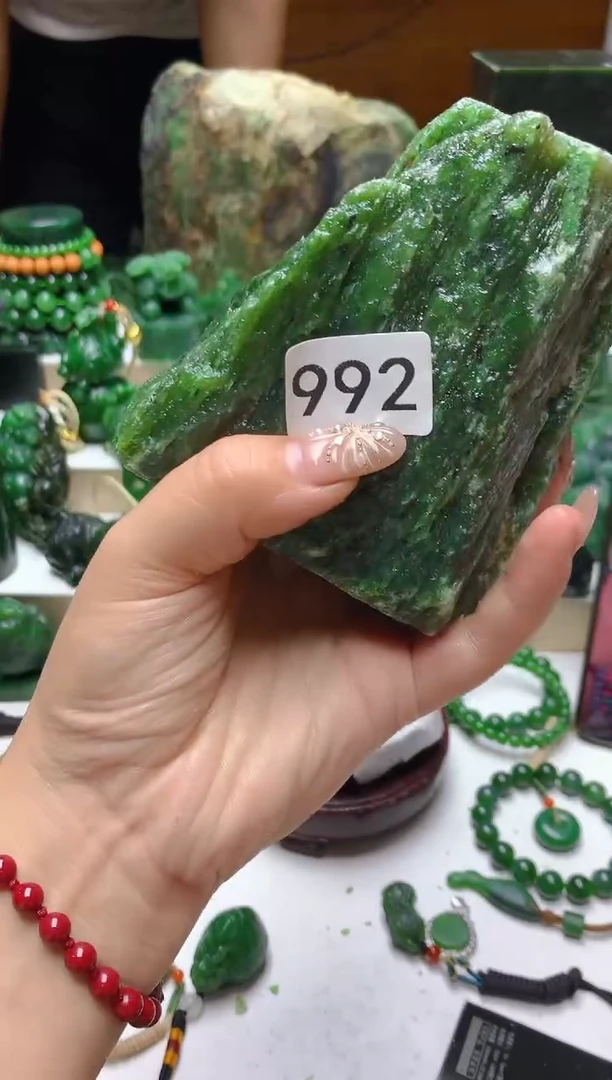 未镶嵌和田玉（碧玉）珠宝半成品1