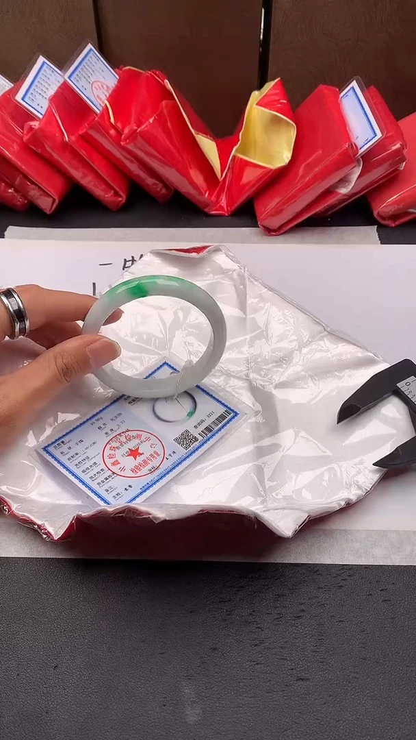 翡翠手镯未镶嵌07