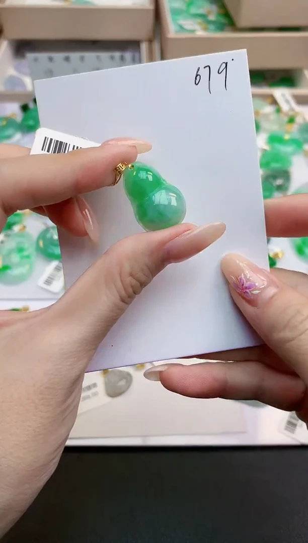 颈饰18K金镶嵌翡翠天然缅甸A货翡翠