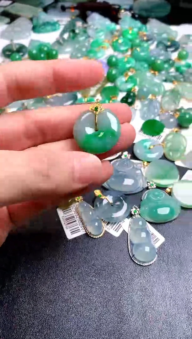 翡翠18K金镶嵌颈饰0969415103
