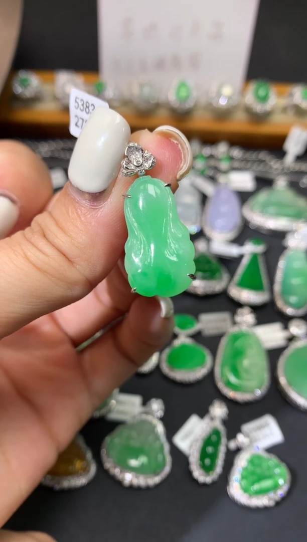 翡翠18K金镶嵌吊坠(不含链)吊坠