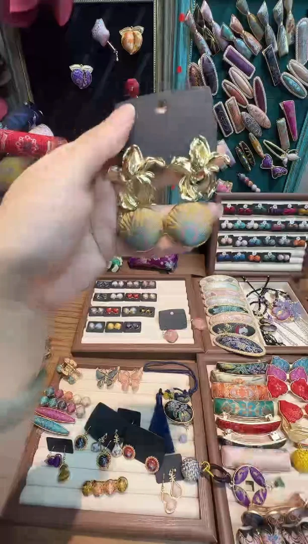 我****妞【孤品车10.10】 苏地火舞云裳大圆耳针款