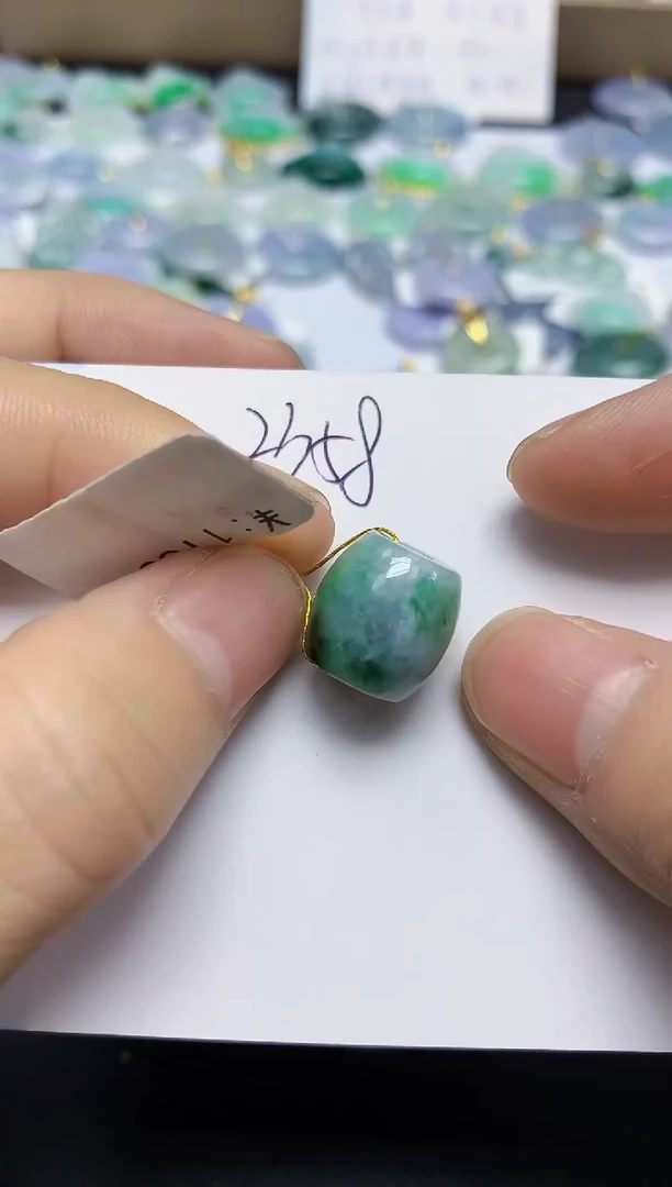 翡翠未镶嵌颈饰天然缅甸翡翠A货