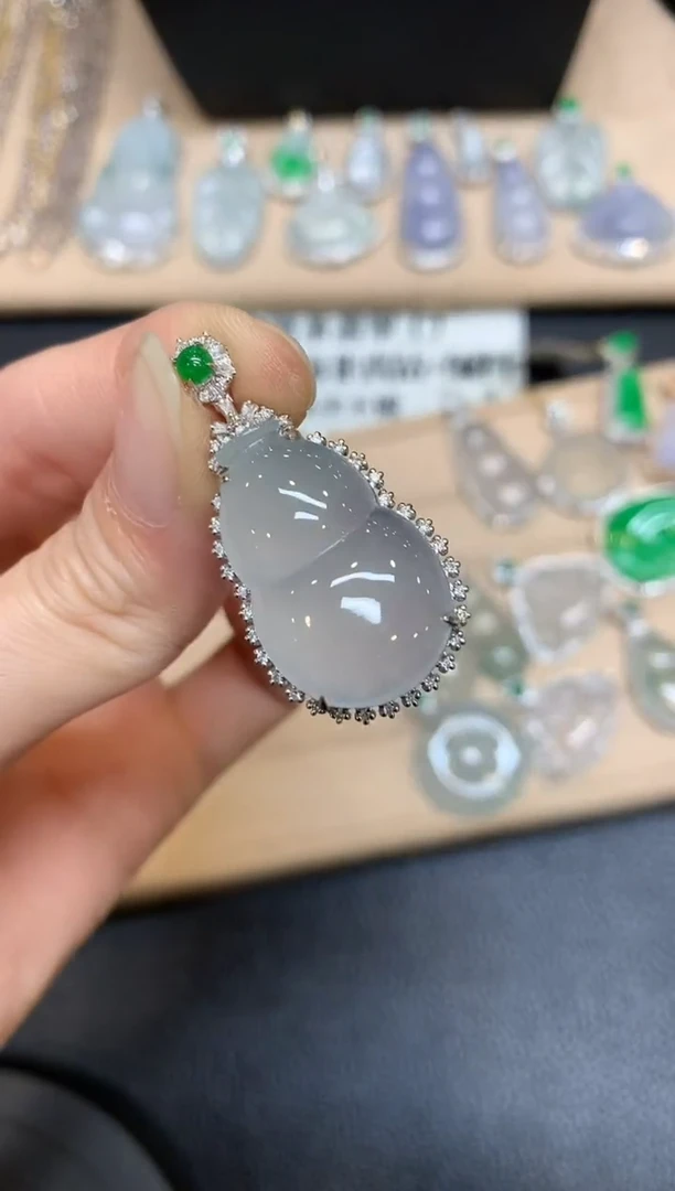 【闪购商品】翡翠颈饰18K金镶嵌葫芦【无服务费