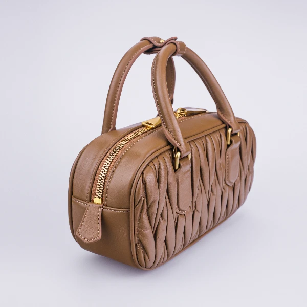 波士顿小号柔软牛皮褶皱保龄球手提包