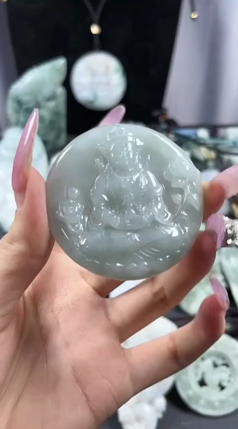 翡翠未镶嵌颈饰观音